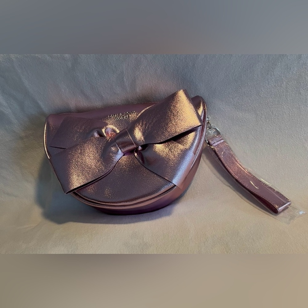 Bath & Body Works Metallic Pink Bow Accent Cosmetic / Wristlet Bag New With Tag